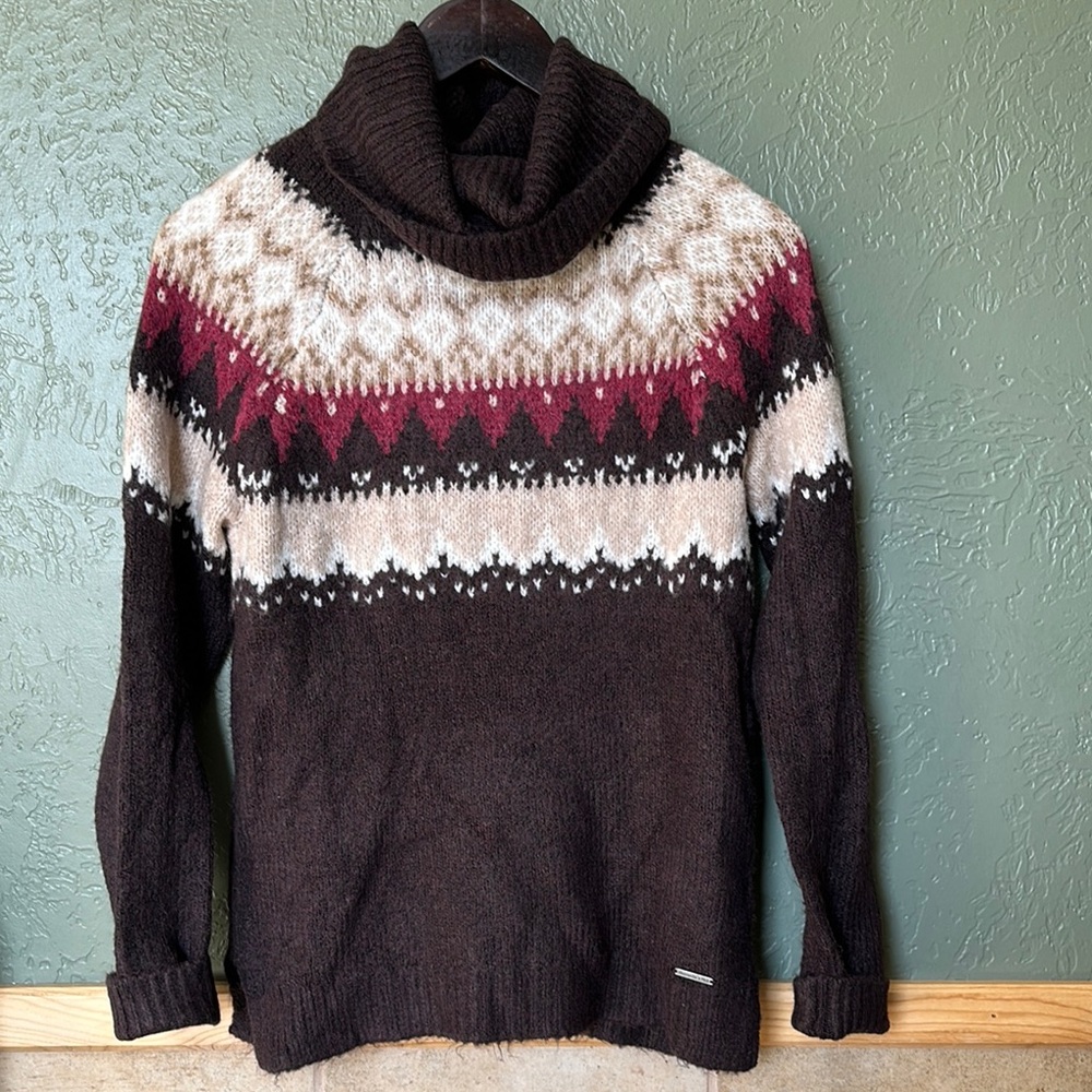 Abercrombie & Fitch women’s Nordic Sweater- Soooooo soft!! Medium